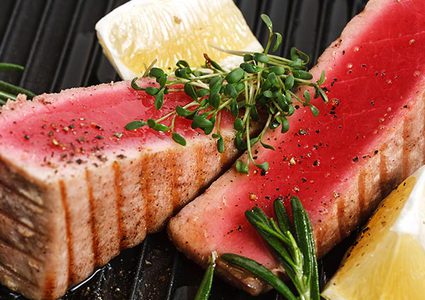 اللحوم الحمراء أم الأسماك..أيهما الأفضل لصحتك؟