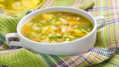 شوربة الذرة بالدجاج والطماطم