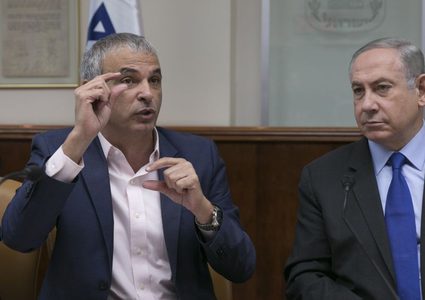 كاحلون يطالب بالمالية ونتنياهو يقترح الخارجية