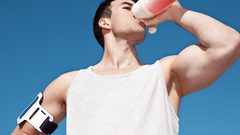 دراسة: تناول مشروبات بناء العضلات يؤدي إلى السمنة والاكتئاب