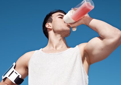دراسة: تناول مشروبات بناء العضلات يؤدي إلى السمنة والاكتئاب