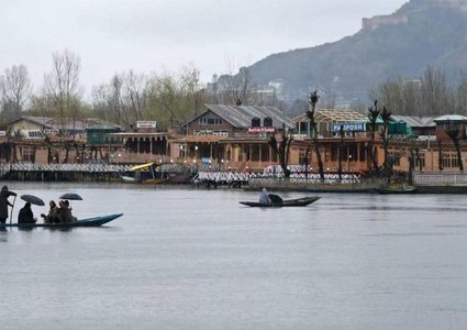 إجلاء مئات الآلاف في الهند استعدادا للإعصار المتوقع