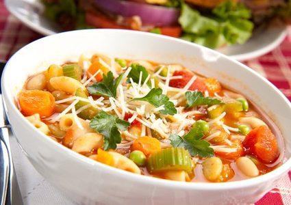 شوربة الفاصوليا والتورتيليني بالجبنة