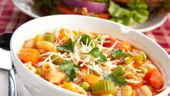 شوربة الفاصوليا والتورتيليني بالجبنة