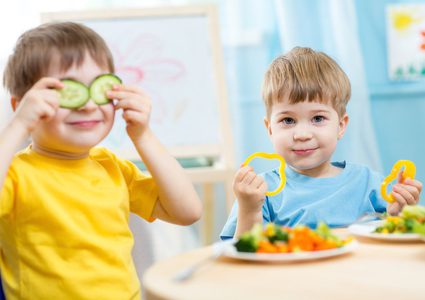 مواد غذائية ترفع درجة ذكاء الطفل