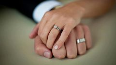 وسم "لما تكون خاطب جديد "يشغل رواد مواقع التواصل الاجتماعي