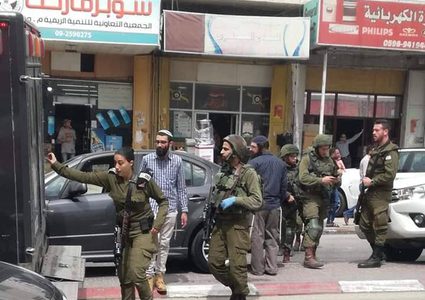 الاحتلال يلاحق شاباً بزعم الاعتداء على حافلة مستوطنين