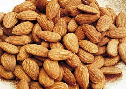 اللوز يساعد على تخفيض مستوى الكوليسترول