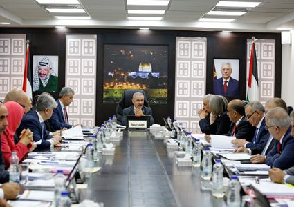 وزيران من حكومة اشتيه يباشران عملهما اليوم في غزة