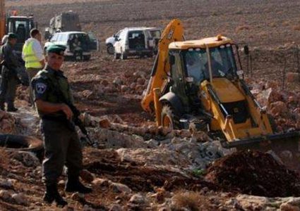 قوات الاحتلال تدمر خط مياه شرق نابلس