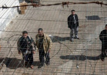 إدارة عسقلان تفرض جملة من العقوبات على الأسرى في غرفتي (2) و(4)