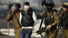 الاحتلال يعتقل مواطنين أحدهما طفل جنوب نابلس