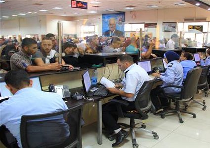 الشرطة:180 ألف مسافر تنقلوا عبر معبر الكرامة وتوقيف 827 مطلوباً