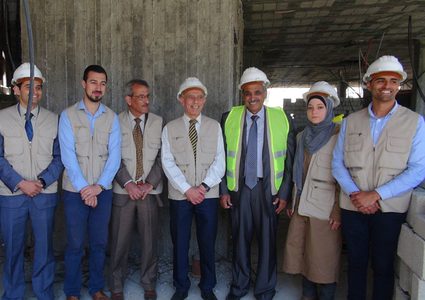 أول جولة ميدانية لوزير الأشغال في مستشفى الشفاء بغزة