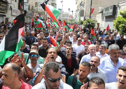 رام الله : مسيرة منددة بالعدوان الإسرائيلي على غزة