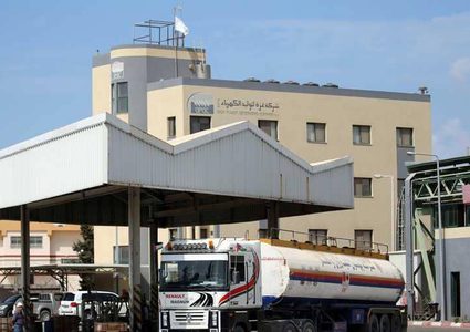 الاحتلال يوقف إمدادات الوقود إلى قطاع غزة