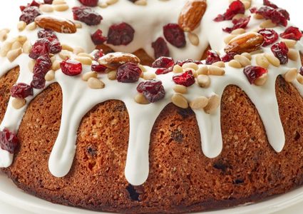 كيك الفواكة المجففة بتغليفة الجبن الكريمي