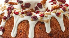 كيك الفواكة المجففة بتغليفة الجبن الكريمي