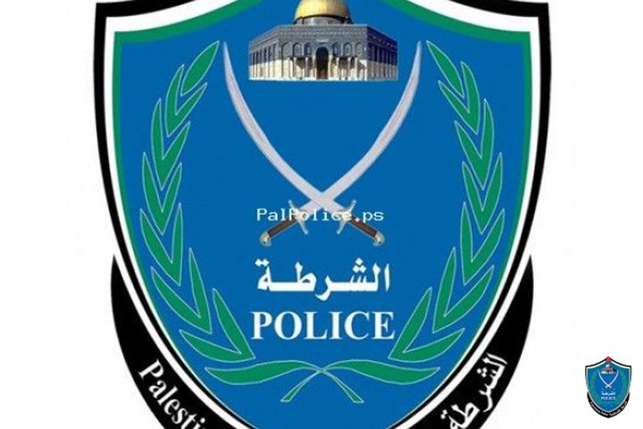 مواطن يسلم مركبته غير القانونية للشرطة في قلقيلية