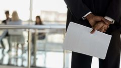 شركة أمريكية تطلب موظفًا أبيضَ البشرة !