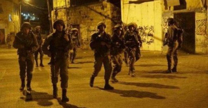 اعتقال (14) مواطنًا بالضفة الغربية