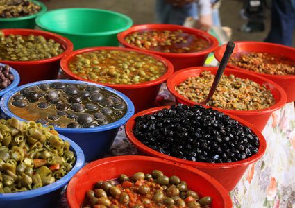 أجواء اليوم الأول من شهر رمضان المبارك في البلدة القديمة بالخليل