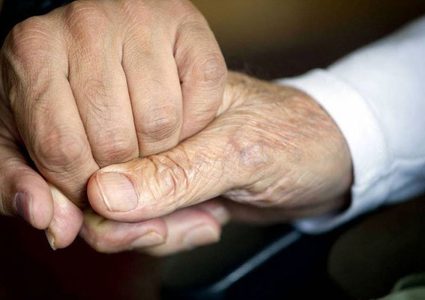 توفيا في لحظة واحدة بعد 45 عاما على زواجهما