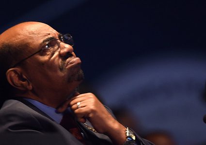السودان: استجواب البشير للاشتباه في تورطه بغسل أموال