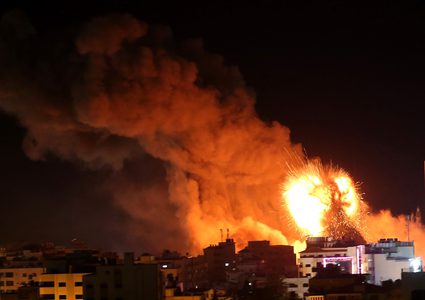 طائرات الاحتلال تدمر منزلاً يعود لعائلة أبو عيشة في مخيم النصيرات