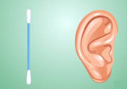 خبراء: يجب التوقف حالًا عن استخدام عود القطن لتنظيف الأذن