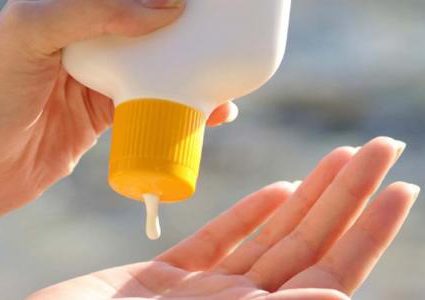 دراسة تحذر: المواد الكيميائية في واقي الشمس تتسرب إلى الدم