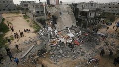 الف دولار لاصحاب المنازل المدمرة خلال العدوان
