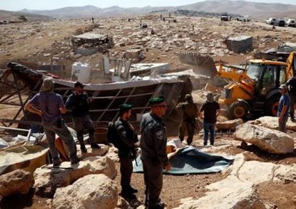 الاحتلال يخطر بطرد 15 عائلة من الأغوار الشمالية