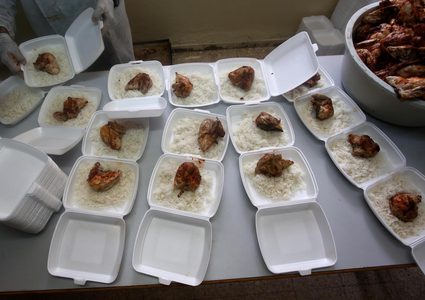 تحضير  وجبات افطار رمضانية في تكية نابلس