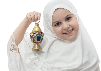 7 طرق لتشجيع طفلك على صيام شهر رمضان