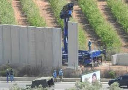 الاحتلال يبدأ بإنشاء جدار خرساني شرق وشمال قطاع غزة