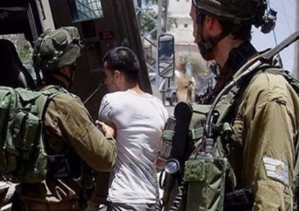 اعتقال شبان مقدسيين بعد اعتداء المستوطنين عليهم