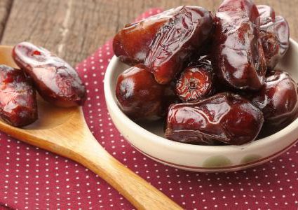 لماذا ينصح بتناول التمر على الريق في رمضان؟
