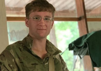 جندي بريطاني يواجه "نهاية مؤلمة" خلال عمله داخل غابة افريقية