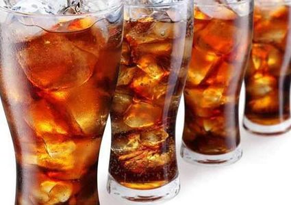 ماذا يحدث لجسمك عند تناول المشروبات الغازية في الإفطار والسحور؟