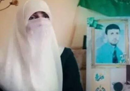 السجن 16 شهرًا للمعتقلة دينا الكرمي