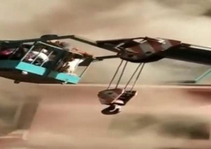 شاهد كيف تحول سائق رافعة إلى بطل انقاذ