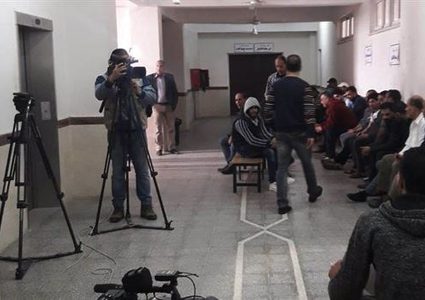 70 عائلة تعتصم داخل مقر الاونروا بغزة