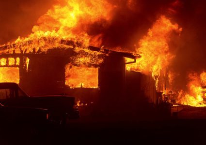 "جريمة شرف" مروعة.. إضرام النار بزوجين وهما على قيد الحياة!