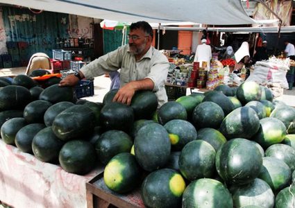 "حمرة وفحص على السكين" ... موال رمضان في مدن الضفة