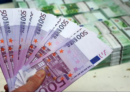 سلطة النقد تحذر من عملة مزيفة في السوق