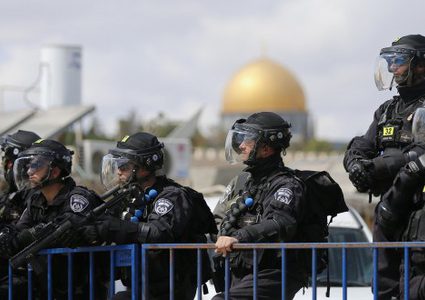 شرطة الاحتلال تنتشر في ساحات القدس استعداداً لأول جمعة في رمضان