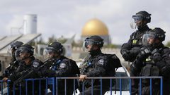 شرطة الاحتلال تنتشر في ساحات القدس استعداداً لأول جمعة في رمضان