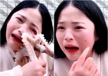 "إنفلونسر" نالت عقابا فوريا على الهواء بعد محاولتها أكل أخطبوط حي