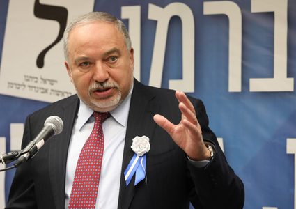 ليبرمان: ايران تهدد مصالح اسرائيل